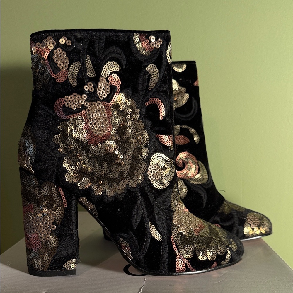 Aldo Black Sequin Floral Block Heel  Booties Different Sizes R 8.5 L 7.5
